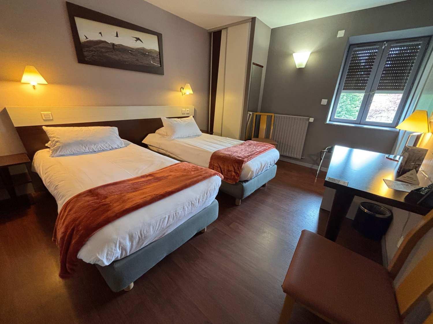 Chambre Twin | Hôtel & Restaurant Les Hirondelles à Orcines