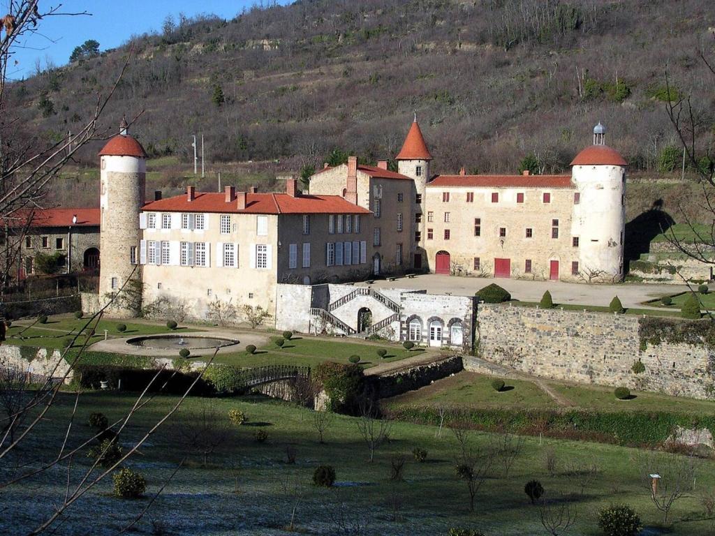 Visiter le château de la Batisse | Les Hirondelles